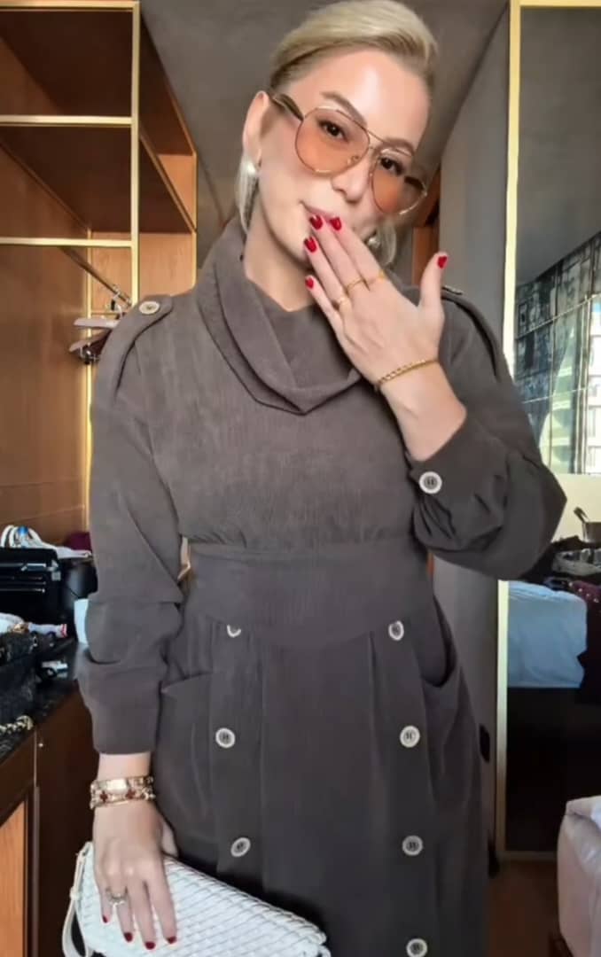 فستان عملي وأنيق✨ الأناقة تبدأ من التفاصيل… وشوفي كيف هذي القطعة تخلق فرق فخامة فوري!