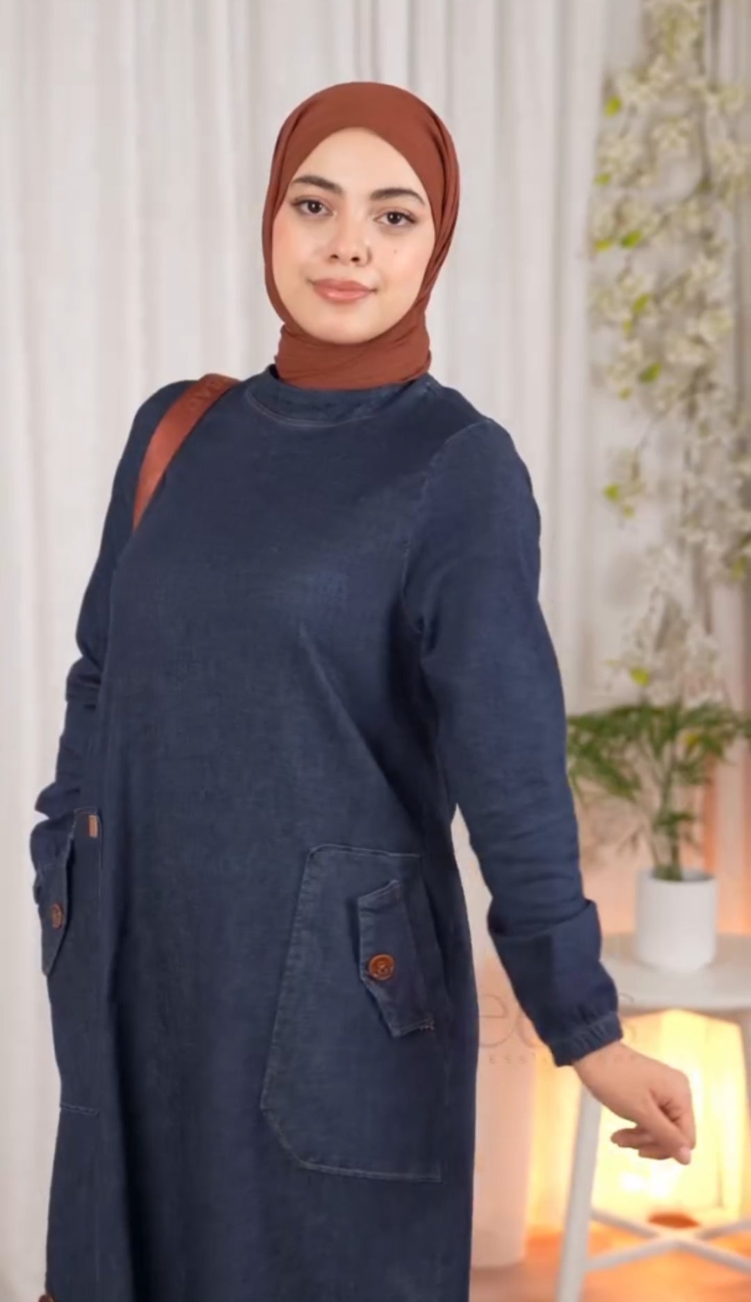 فستان جين خريفي محتشم – تصميم أنيق بجودة عالية