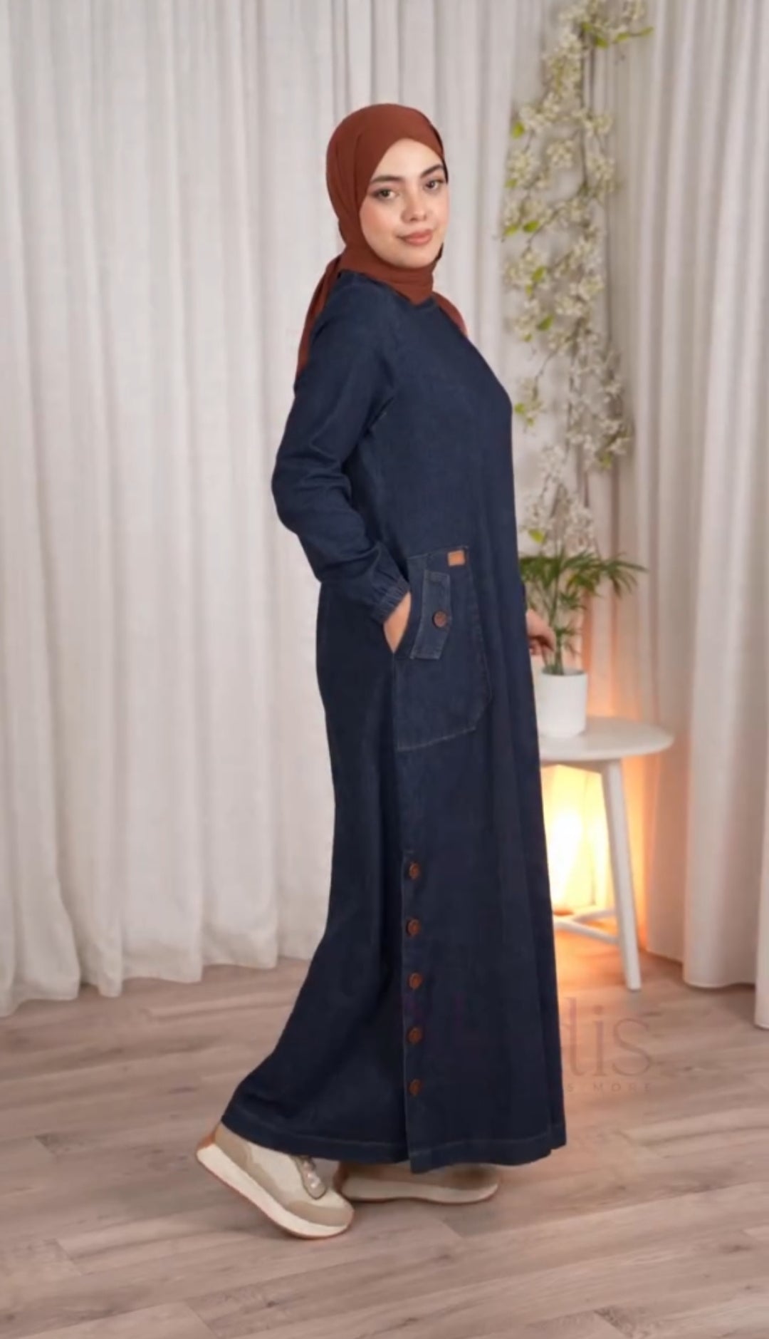 فستان جين خريفي محتشم – تصميم أنيق بجودة عالية