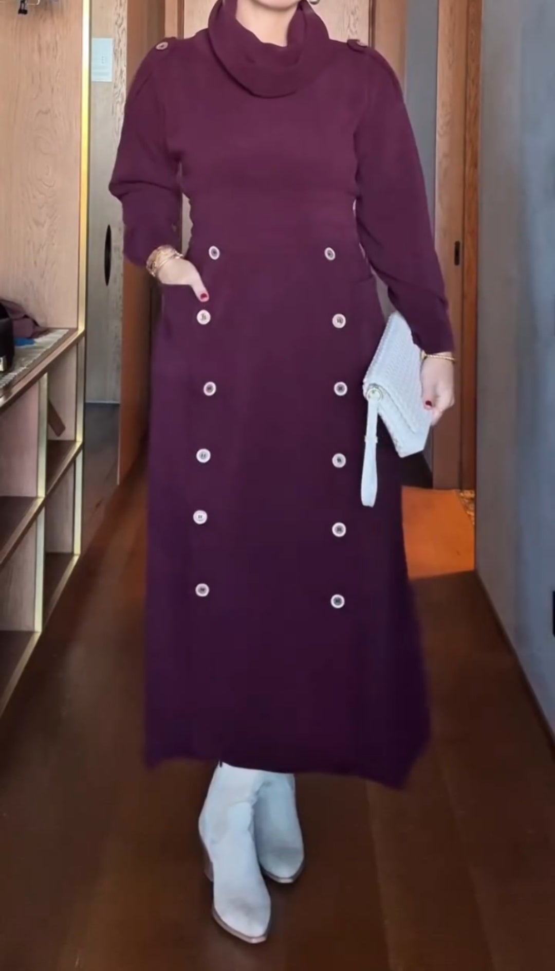 فستان عملي وأنيق✨ الأناقة تبدأ من التفاصيل… وشوفي كيف هذي القطعة تخلق فرق فخامة فوري!